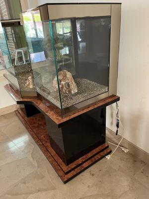 Aquarium avec meuble adapté