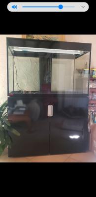 Aquarium 300l tout équipé et son meuble laqué noir