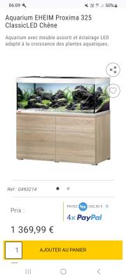 Aquarium avec plusieurs accessoires