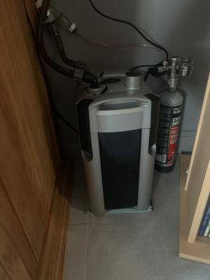Aquarium 240 l. Avec sa pompe externe.