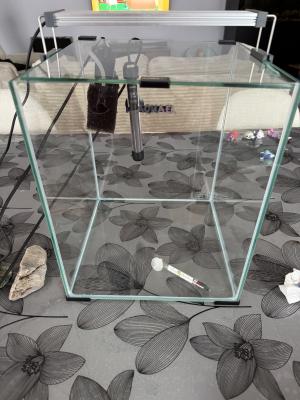 Aquarium 30 L avec racine et pierre