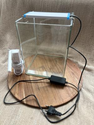 Aquarium Urbyss Q1 – Aqua Della – Verre courbé – Excellent état