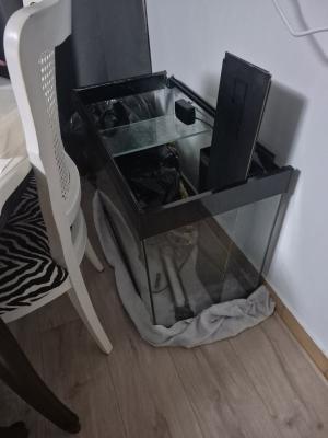 Aquarium et meuble