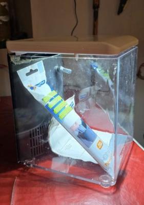 Petit aquarium 8litres guppy combattant bêta