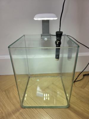 Aquarium 15L + chauffage + lampe + horodateur
