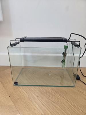 Aquarium 21L + chauffage + lampe + horodateur + accessoires