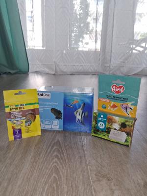 Matériels, nourriture, décoration et aquarium à vendre.