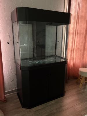 Aquarium et meuble équipé pour eau de mer