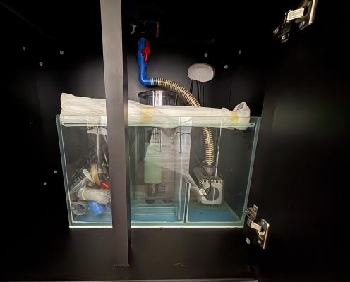 Aquarium et meuble équipé pour eau de mer