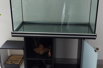 •	Aquarium Aquatlantis 270 litres