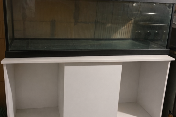 Aquarium et son meuble blanc