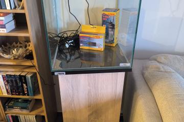 Aquarium sera plus meuble