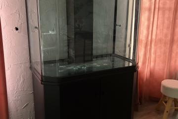 Aquarium et meuble équipé pour eau de mer
